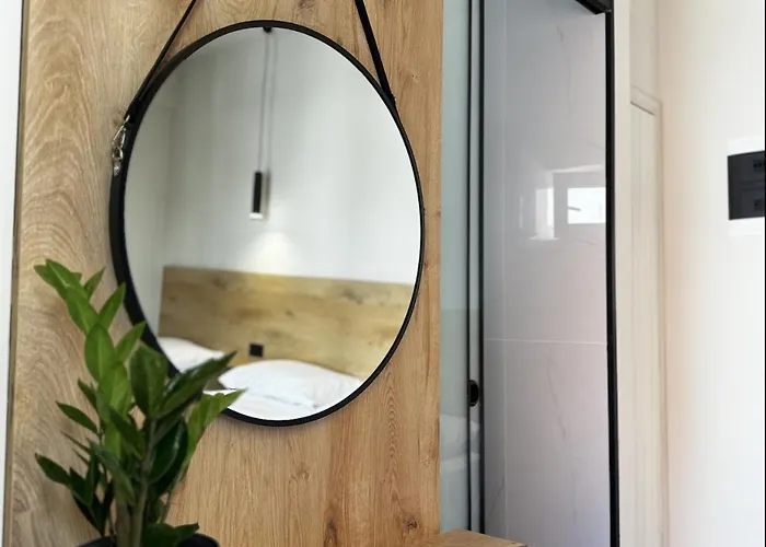 Lunar Modern Boutique מלון