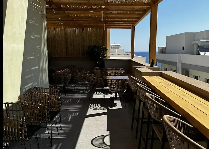 Lunar Modern Boutique מלון 4*