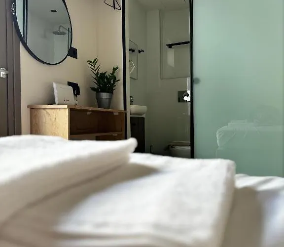 Lunar Modern Boutique מלון 4*