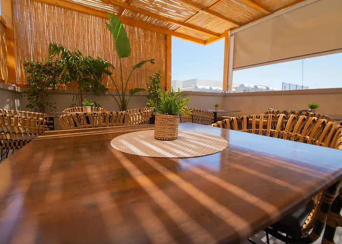 Lunar Modern Boutique הרסוניסוס