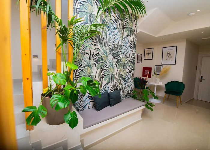 Lunar Modern Boutique מלון 4*