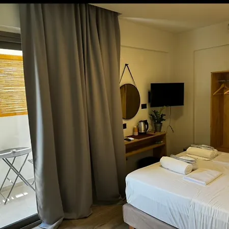 Готель Lunar Modern Boutique 4*