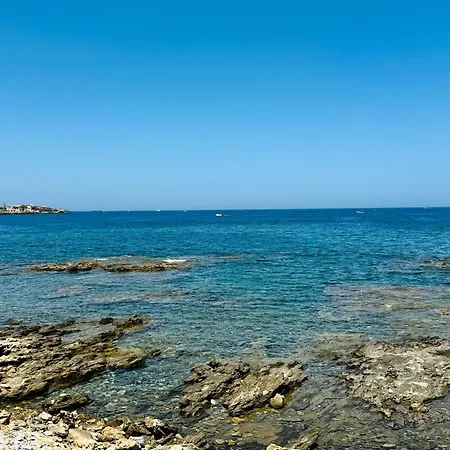 Lunar Modern Boutique 4*