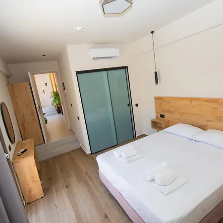 Lunar Modern Boutique 4*