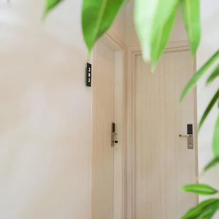 Готель Lunar Modern Boutique 4*