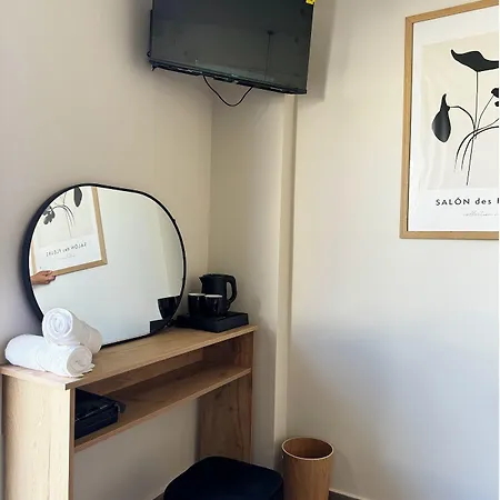 מלון Lunar Modern Boutique 4*