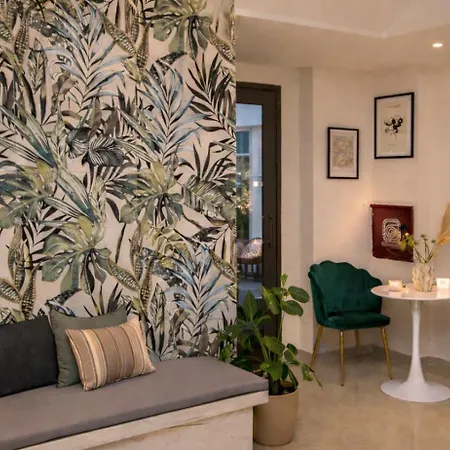 Lunar Modern Boutique 4*