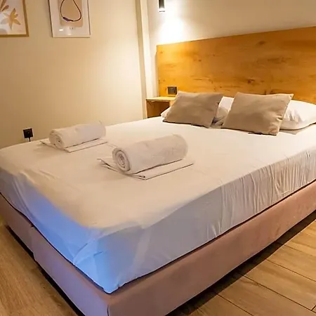 Lunar Modern Boutique 4*