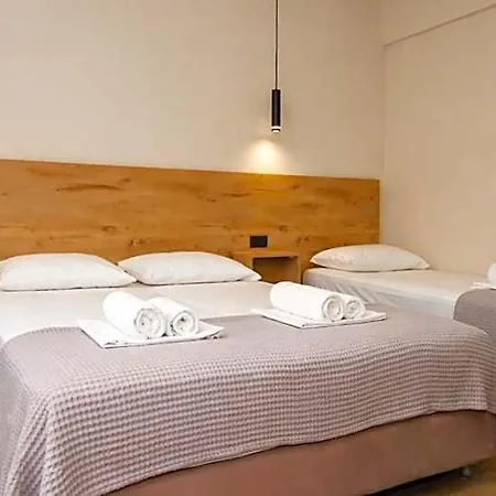 Hotel Lunar Modern Boutique 4*
