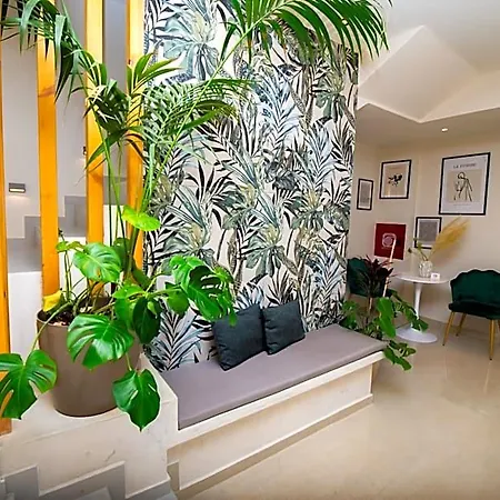 Lunar Modern Boutique 4*