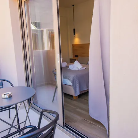 Lunar Modern Boutique 4*