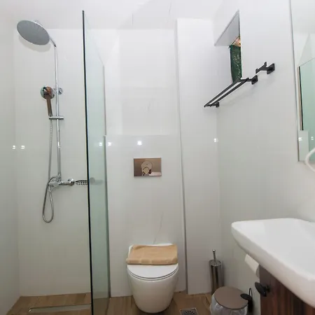 Hotel Lunar Modern Boutique 4*