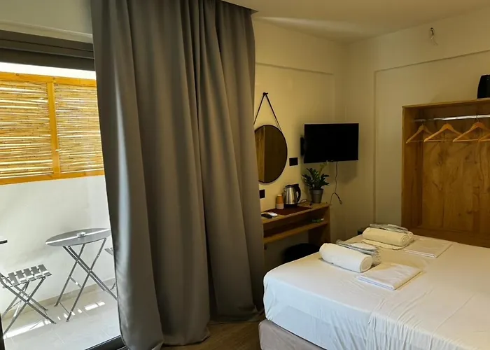 فندق Lunar Modern Boutique 4*