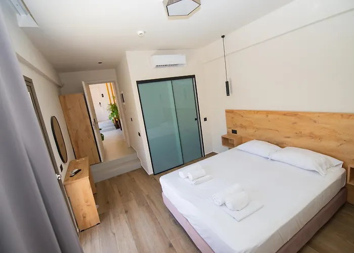 Lunar Modern Boutique 4*